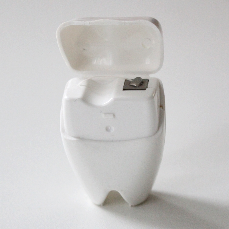 Fil dentaire en forme de dent de grande taille sans porte-clés