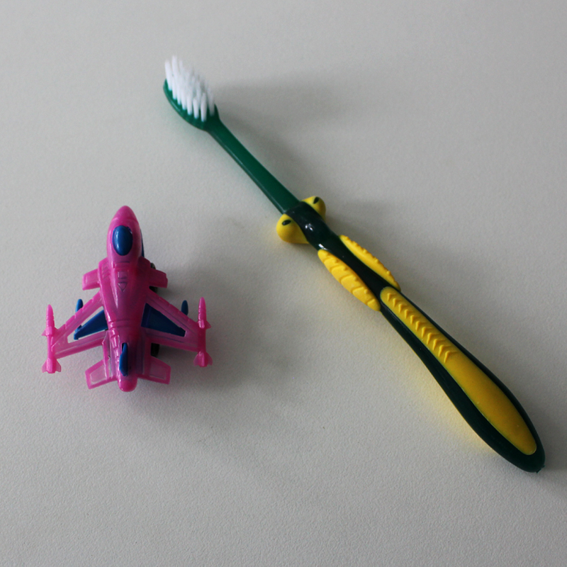 Brosse à dents pour enfants avec jeux de jouets avec manche de mante et poils doux